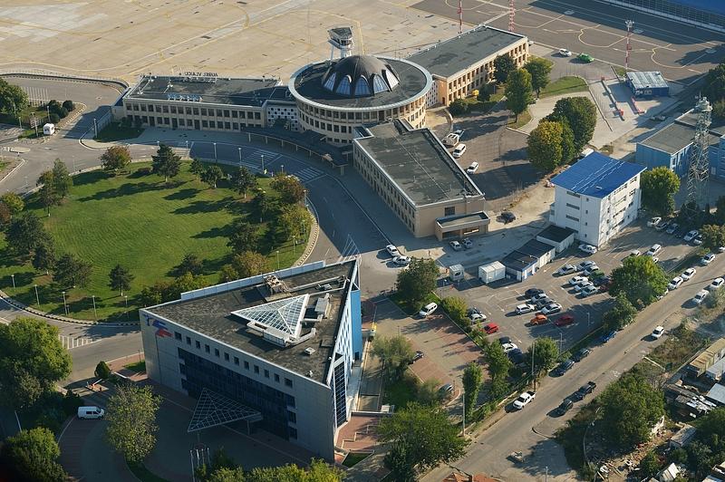 Aeroportul Băneasa, în căutarea modernizării: Trei oferte pentru studiul de fezabilitate Aeroportul Internațional „Aurel Vlaicu” Băneasa, al doilea aeroport al capitalei după cel din Otopeni, face pași importanți pentru modernizare