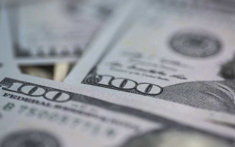 Ceartă teribilă în China: 160.000 de dolari, aruncați de la balcon