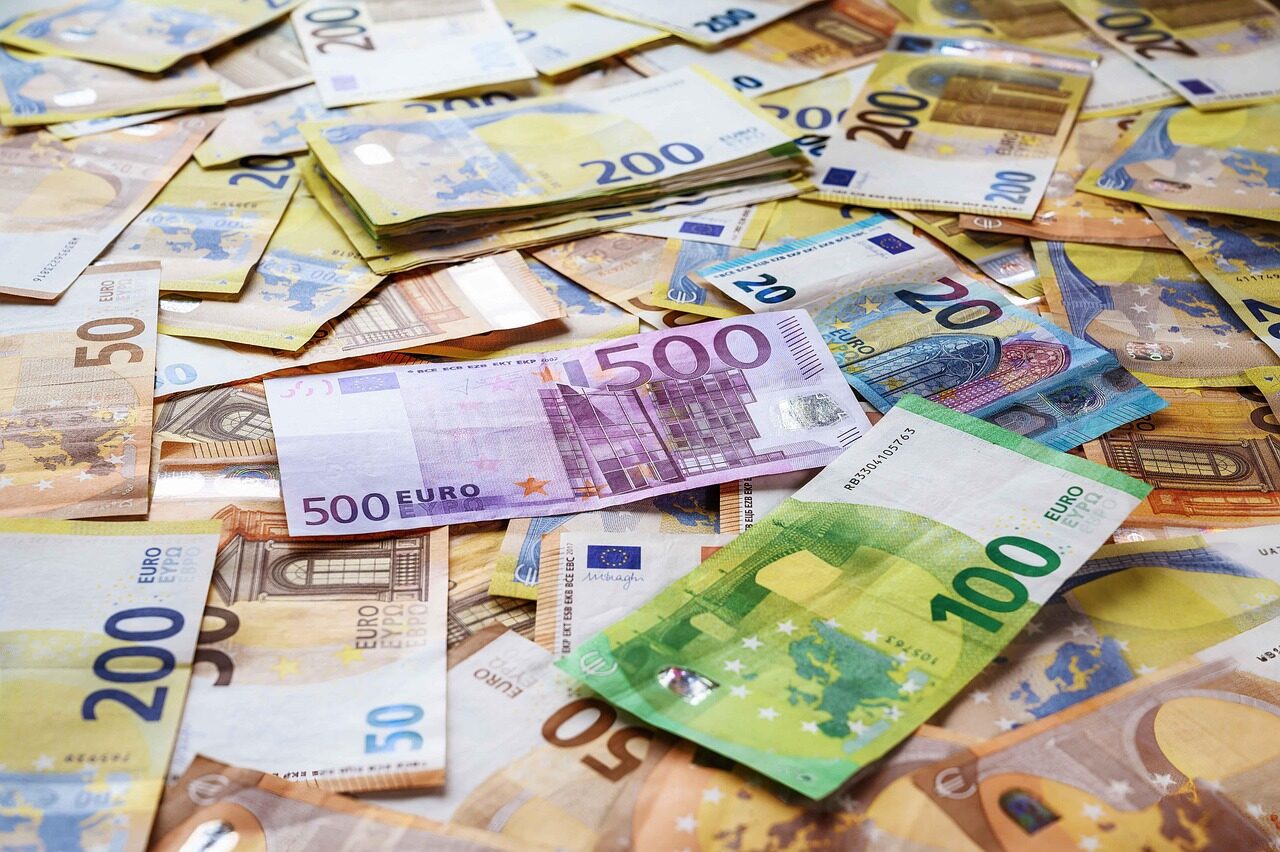 USR vrea desființarea Agenției pentru Investiții și Comerț Exterior, atribuții preluate de MAE