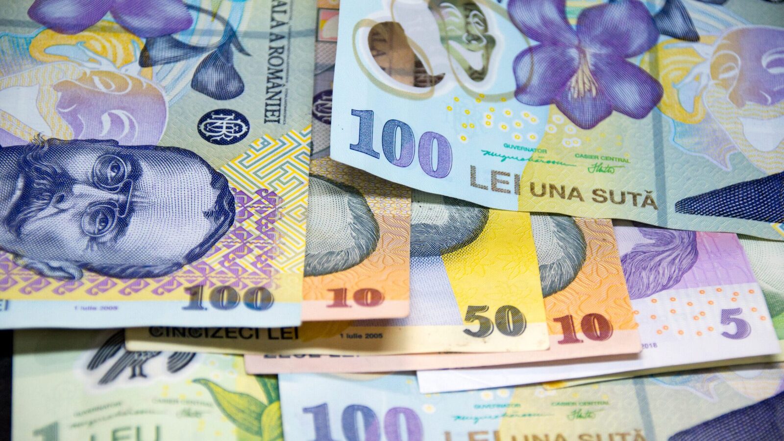 Bani pentru copii: Peste 80.000 de minori primesc ajutor. Plățile, în grafic