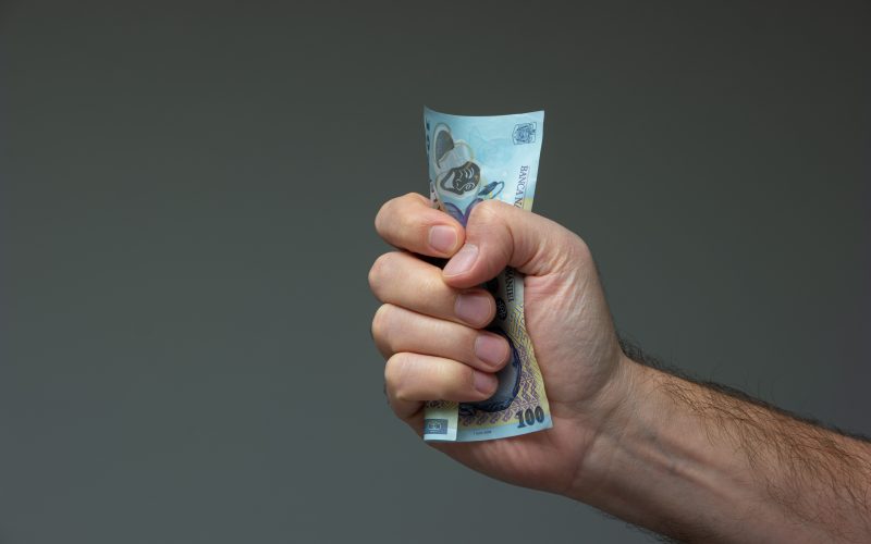 Lista RUȘINII: Cine va fi trecut pe lista datornicilor la taxe locale