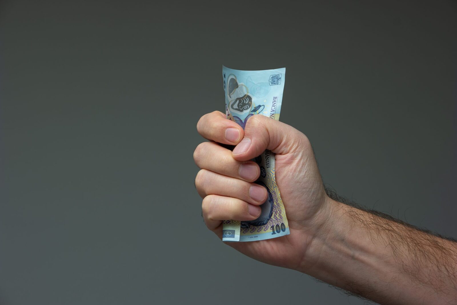 Lista RUȘINII: Cine va fi trecut pe lista datornicilor la taxe locale
