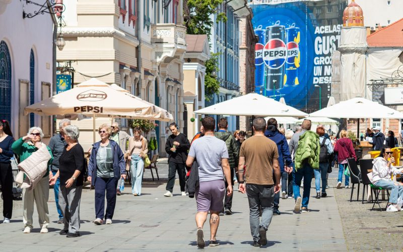 Muncă: Bărbații domină, femeile sunt defavorizate în România