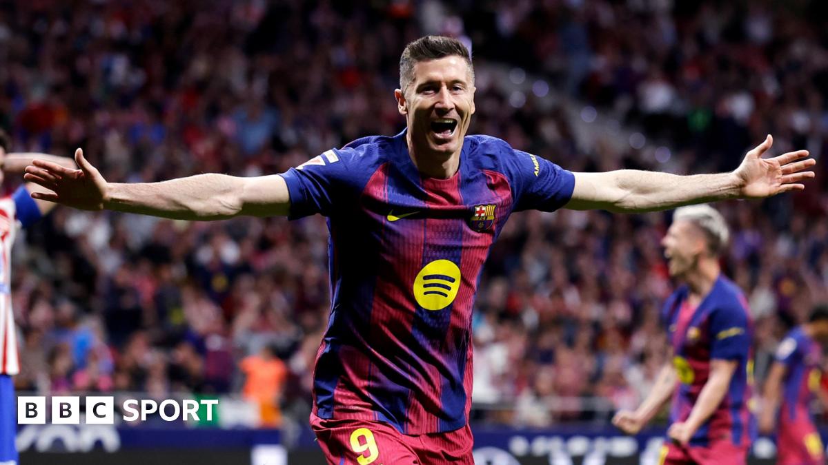 Robert Lewandowski celebrates scoring Barcelona's winner against Atletico Madrid