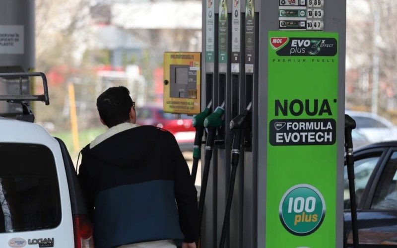 Motorina sub 9 lei, benzina se ieftinește: Cât costă un litru de carburant pe 18 aprilie 2026?