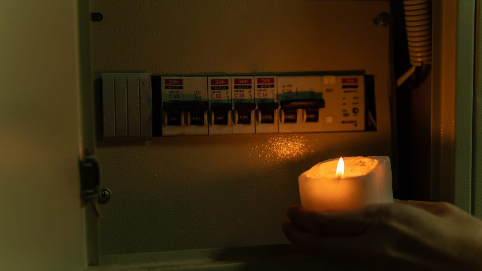Curentul electric, întreruperi în România: Află zonele și orele afectate
