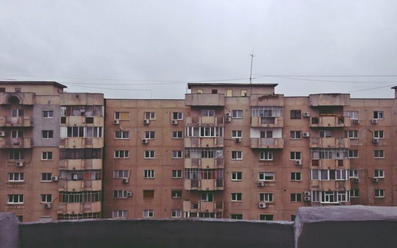 Blocurile, sub lupa legii: Românii, responsabili de vecinii de sub ei