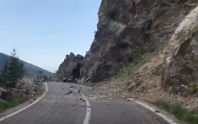 Risc major de căderi de pietre în spectaculoasele Chei Bicazului