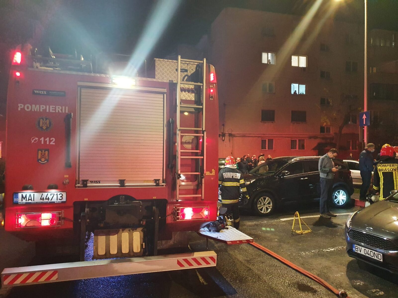 Incendiul din Brașov: 25 de persoane evacuate din apartament