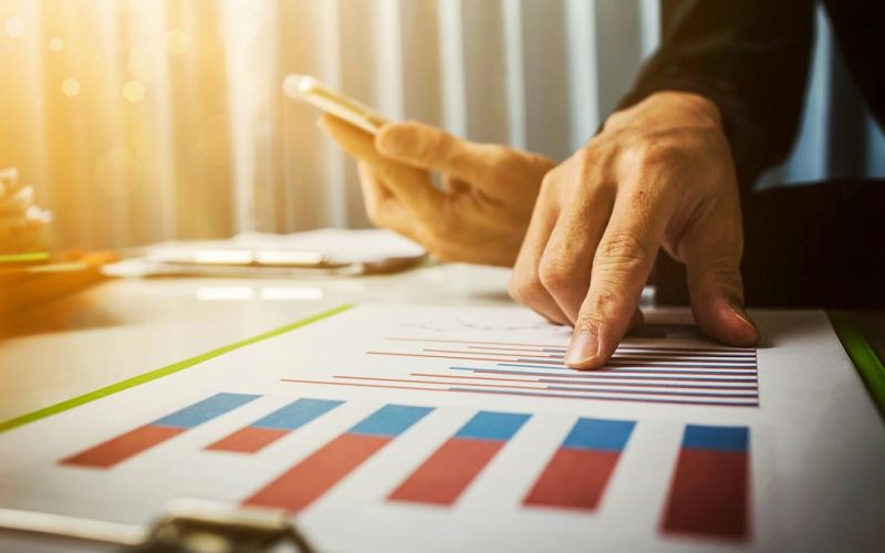 Activitatea manufacturieră din România a înregistrat o contracție mai ușoară în luna martie, dar perspectivele rămân fragile, pe fondul conflictului din Orientul Mijlociu și al unei încetiniri industriale persistente