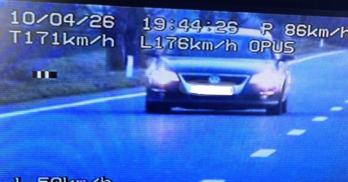 Șoferiță, prinsă cu 176 km/h. Explicația-șoc: „Cozonacii, la cuptor!”