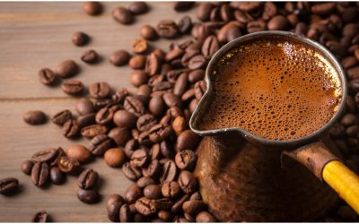 Cafeaua, scumpită cu 23% într-un an: Zahărul și laptele, la fel | AUDIO