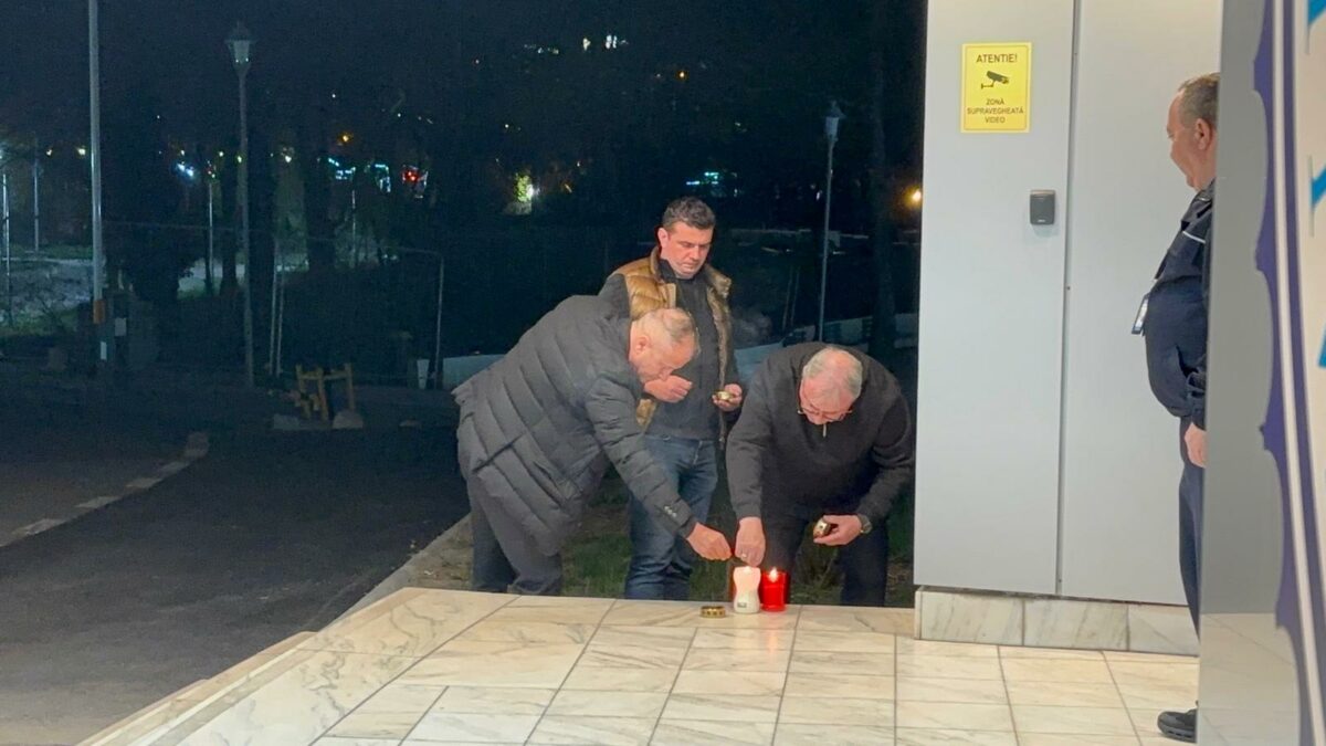 Candele pentru Mircea Lucescu: Omagiu emoționant în fața Spitalului Universitar din București