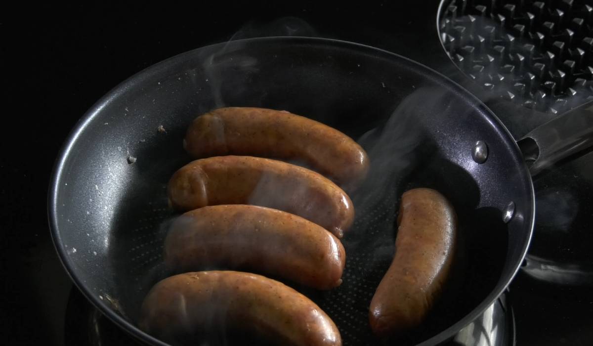 Matache măcelaru’ te îmbie: Varză călită cu cârnați durdulii