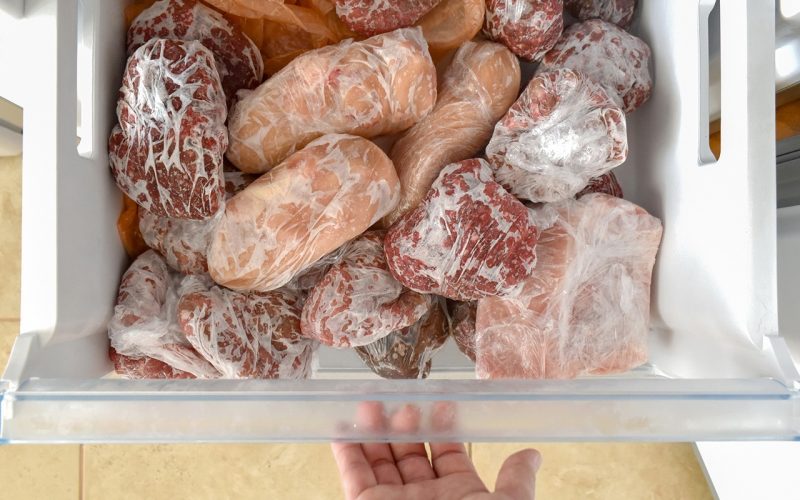 Cât rezistă mielul la congelator? E mai „mofturos” ca vita și puiul?
