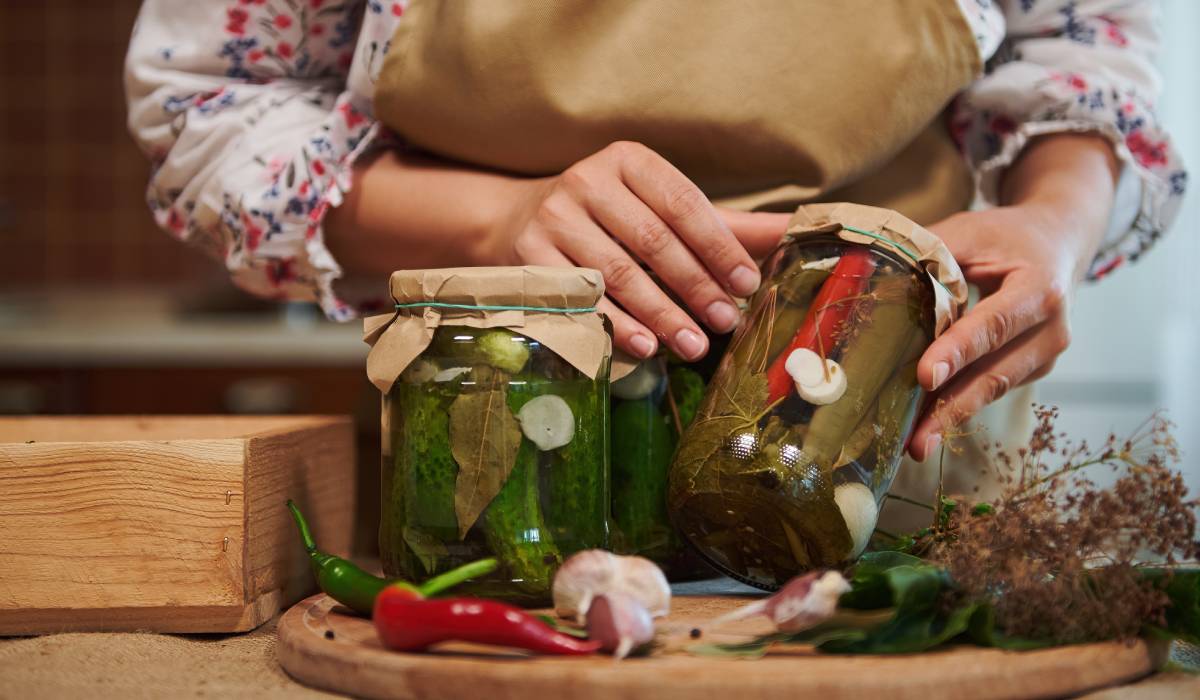 Castraveți murați crocanți: Ingredientul-minune din borcan!