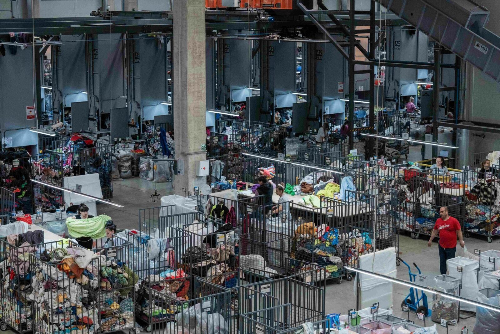 Ministrul Mediului propune reguli mai stricte pentru importurile de produse reutilizabile, inclusiv textile, generând îngrijorări în rândul industriei Un proiect de Ordonanță de Urgență inițiat de Ministerul Mediului, în colaborare cu Ministerul Economiei, ar putea revoluționa modul în care sunt gestionate importurile de produse reutilizabile, cu accent pe textile