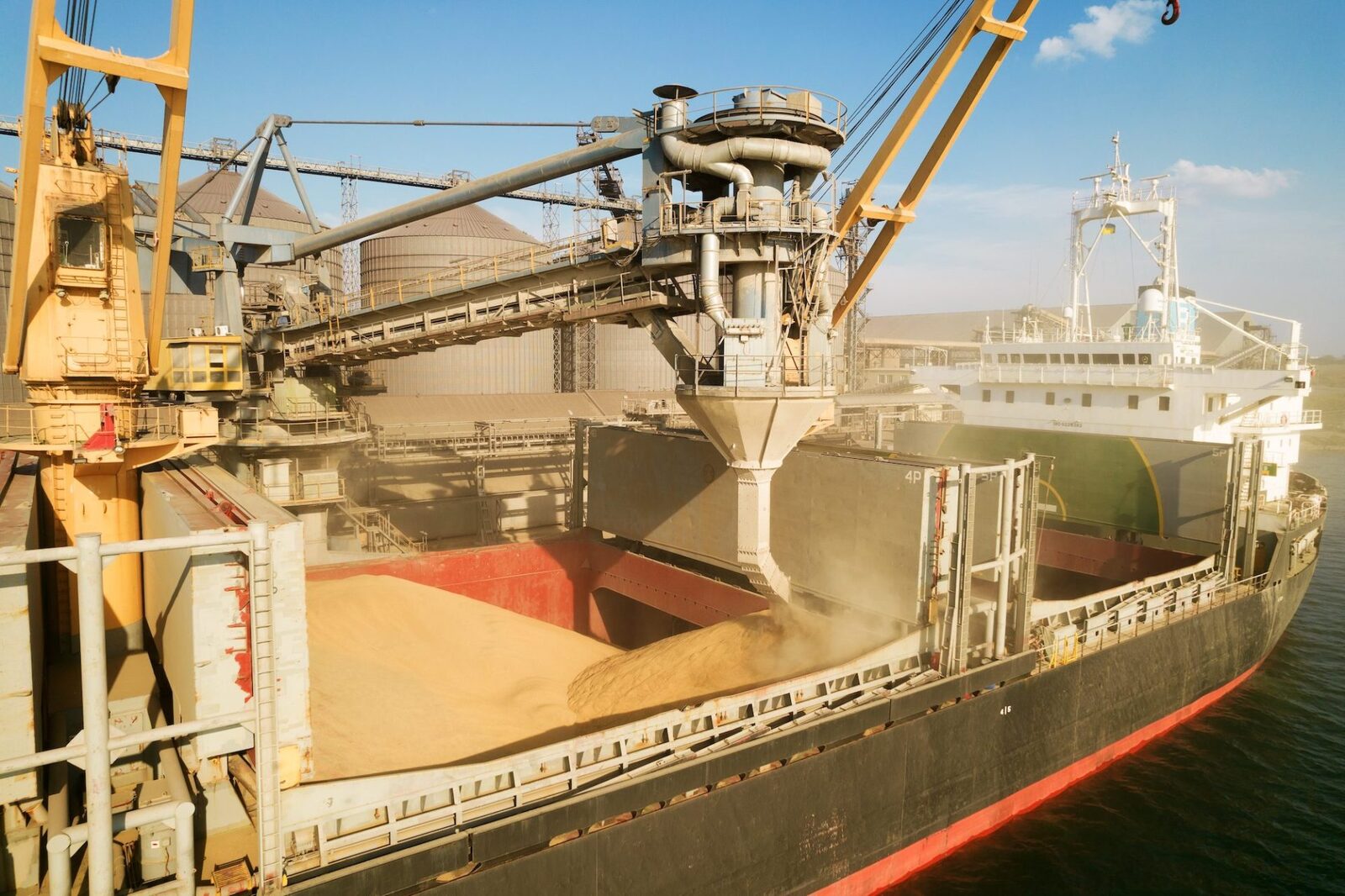 Bani puțini pentru fermieri din exporturile de cereale în 2023
