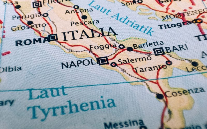 Milioane de italieni, în pericol să-și piardă cetățenia. Ce riscă?