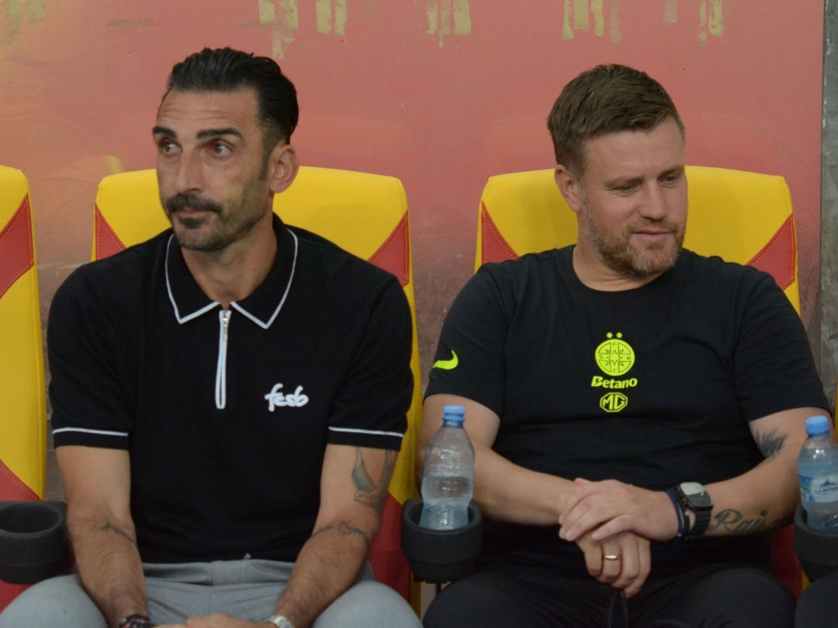 Charalambous, tot mai aproape de revenire! Unde a fost surprins fostul antrenor de la FCSB și ce se întâmplă cu Pintilii