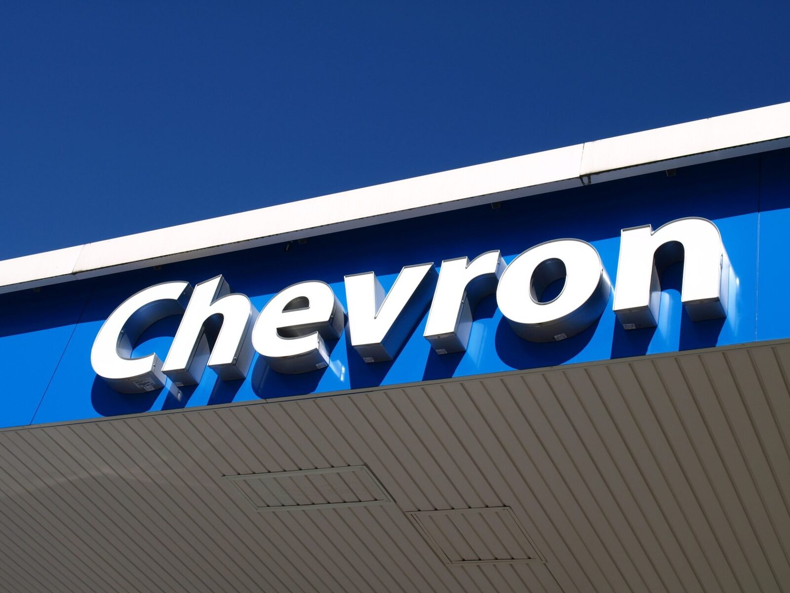 Petrol și minerale rare, pe val: Investitorii, cu ochii pe software