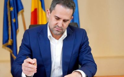 Ministrul Transporturilor, Ciprian Șerban, a anunțat semnarea a trei contracte de finanțare pentru achiziția de vehicule electrice destinate Serviciului Român de Informații (SRI), Serviciului de Telecomunicații Speciale (STS) și Serviciului de Protecție și Pază (SPP)