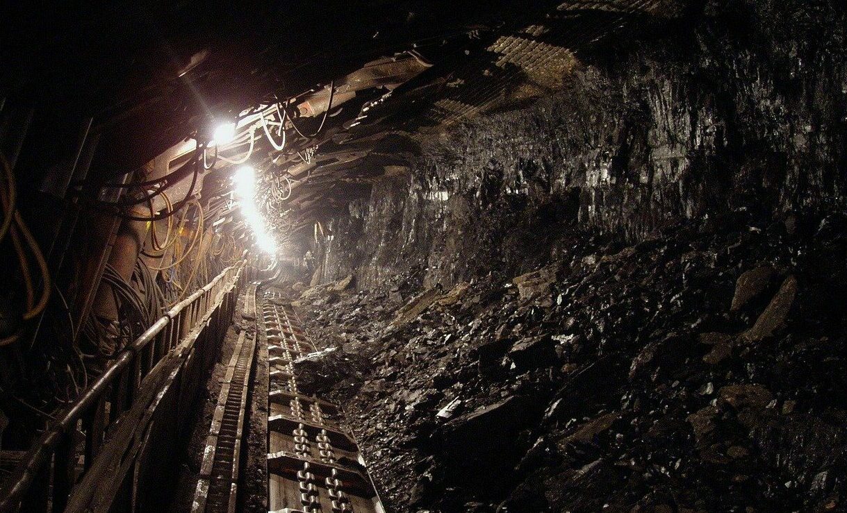 Mineri blocați în mină, protest față de contractele pe termen scurt