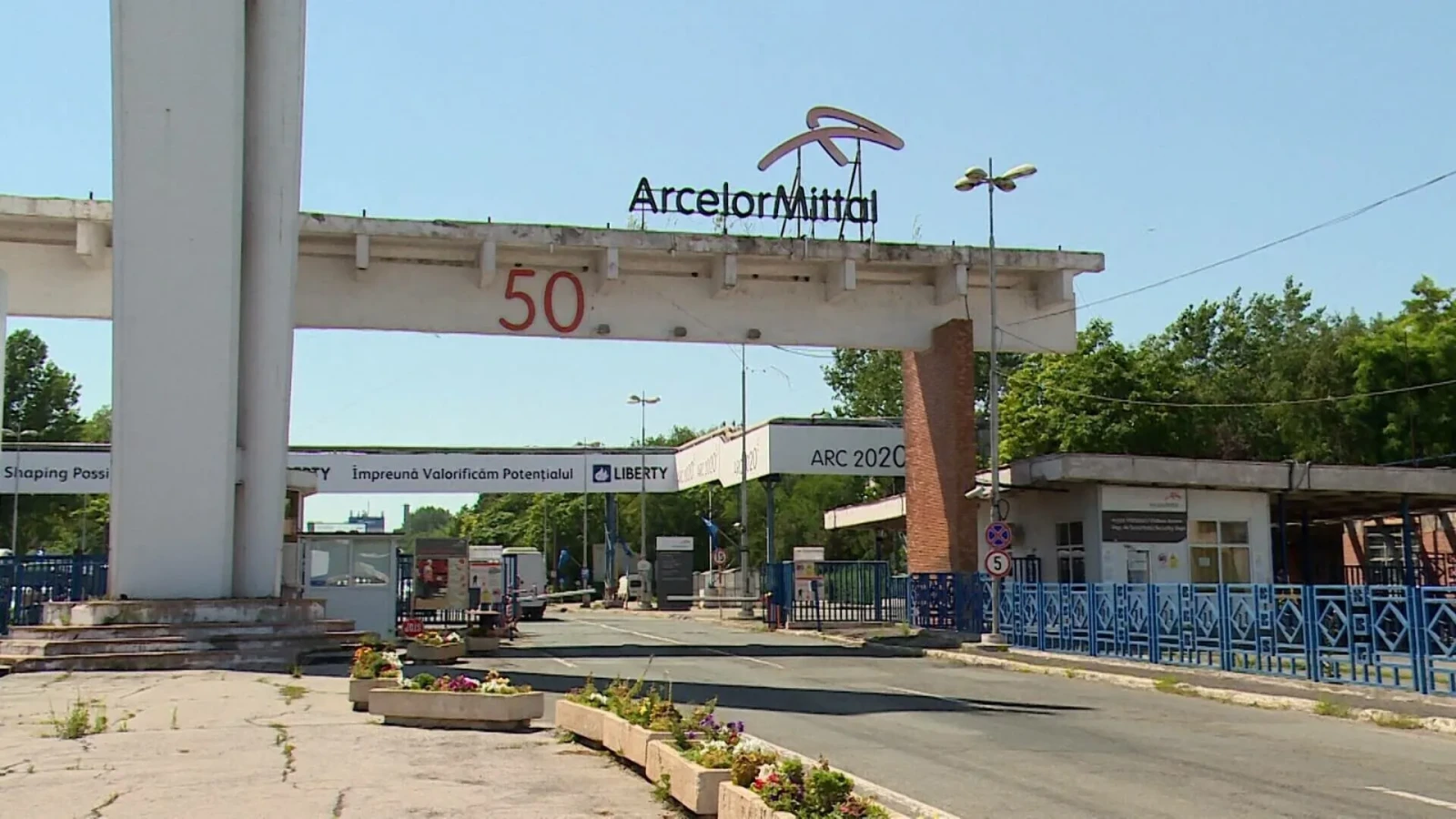 „Regele asfaltului” cumpără ArcelorMittal Hunedoara: 80 de oameni, disponibilizați