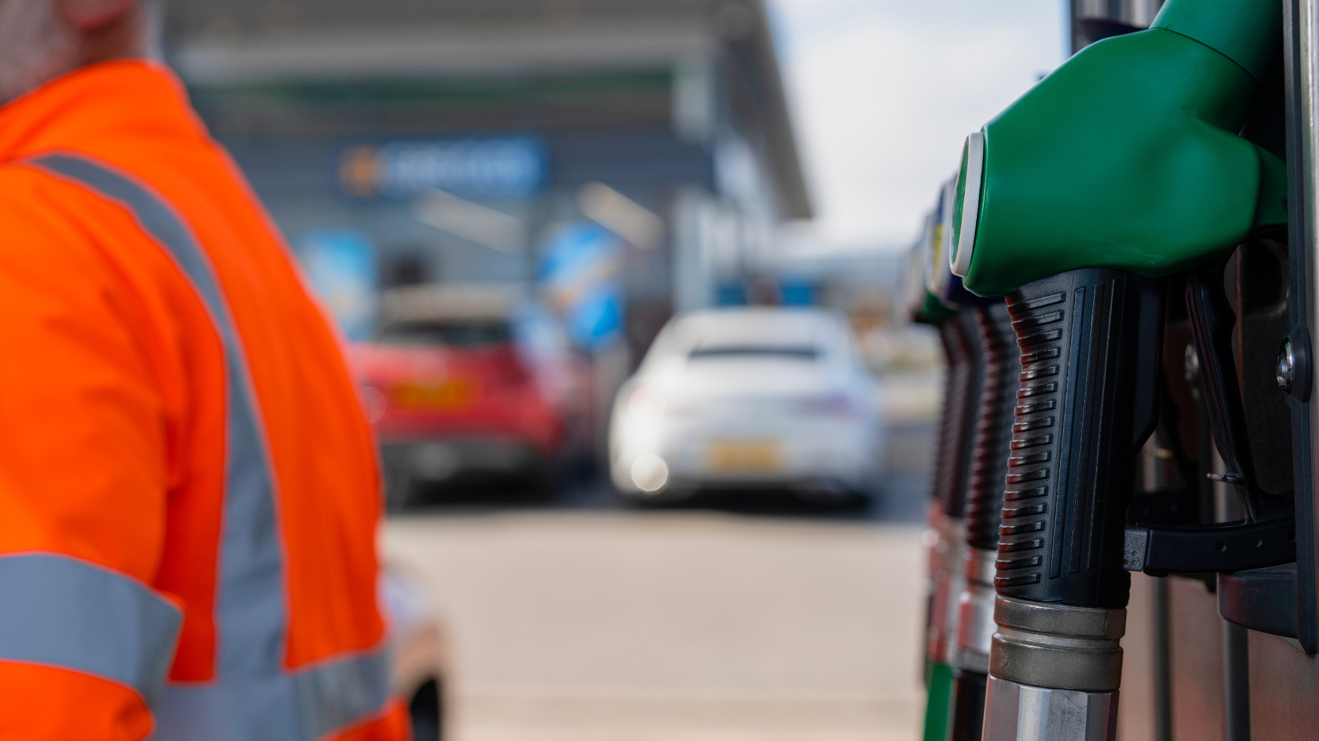 Firmele de transport și agricultură cer reducerea cu 50 de bani a accizei la motorină