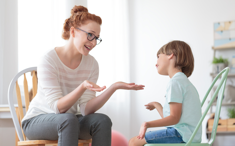 Părinții copiilor cu autism și Down primesc consiliere psihologică GRATUITĂ