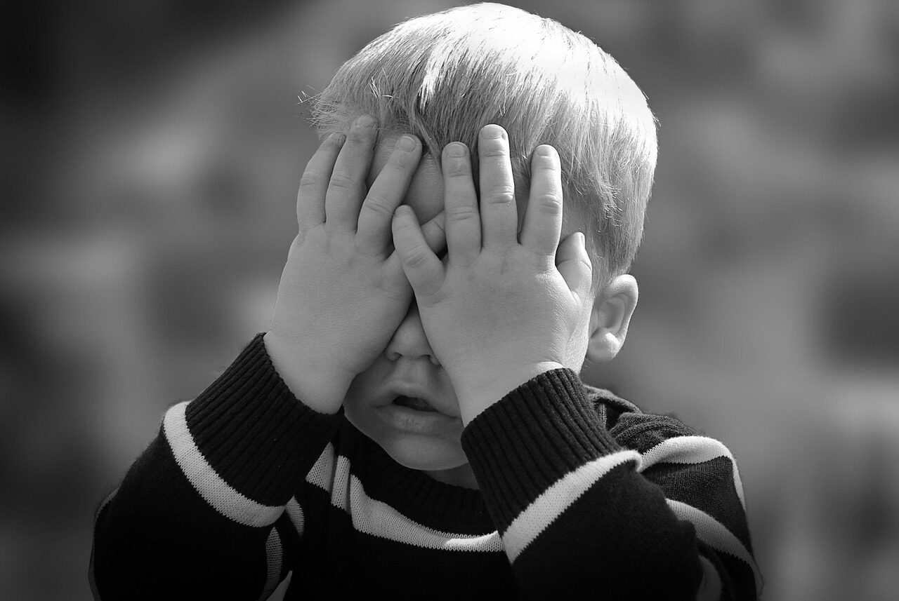 Un pompier, erou în timpul liber: Salvează un copil de 2 ani înecat într-un magazin