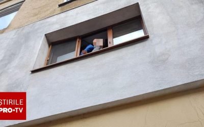 Micuțul, salvat de Poliție de pe pervaz, în noaptea de Înviere, la Vâlcea