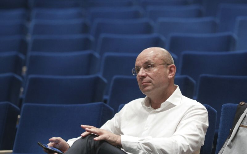 O instanță de contencios administrativ de la Curtea de Apel București a suspendat decizia CNA privind licența Gold FM O decizie a Curții de Apel București a suspendat decizia Consiliului Național al Audiovizualului (CNA) de a ridica licența postului de radio Gold FM