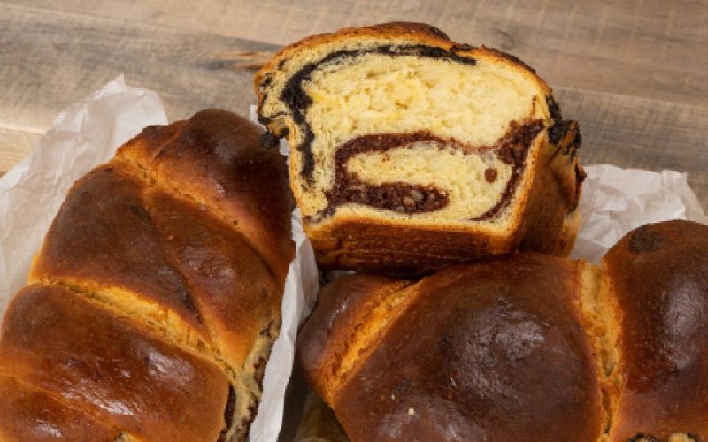 Cozonacul, dușmanul siluetei? Ce face în corpul tău această bombă calorică