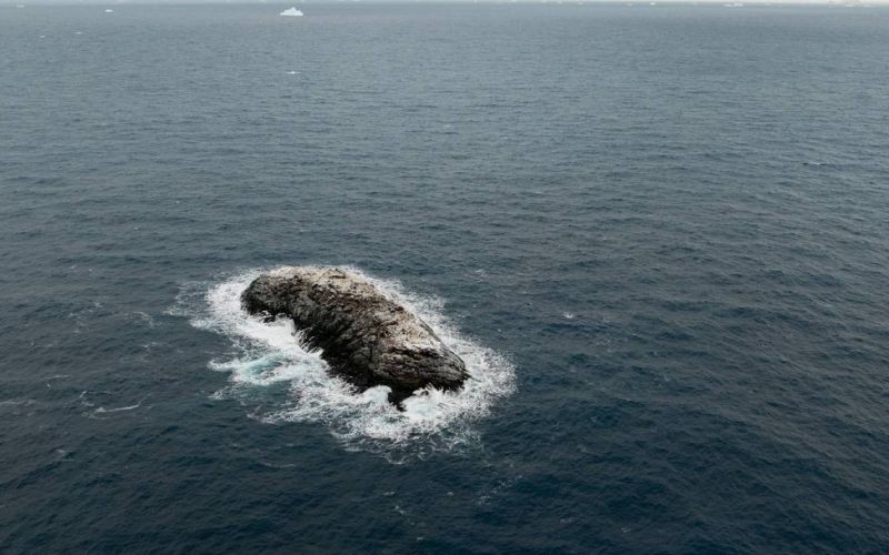 O insulă misterioasă, descoperită accidental de o navă germană