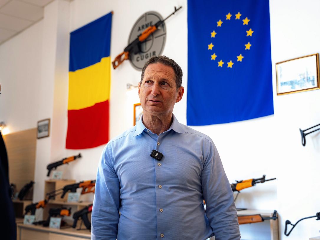 Șeful Sig Sauer, în România: Negocieri cu firmele locale