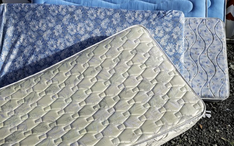 Curățarea saltelei: De ce e vitală și ce pași trebuie să urmezi