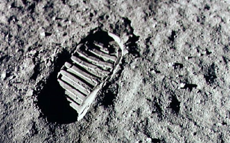 Urme noi pe Lună: NASA dezvăluie bocancii astronauților pentru misiunea Artemis