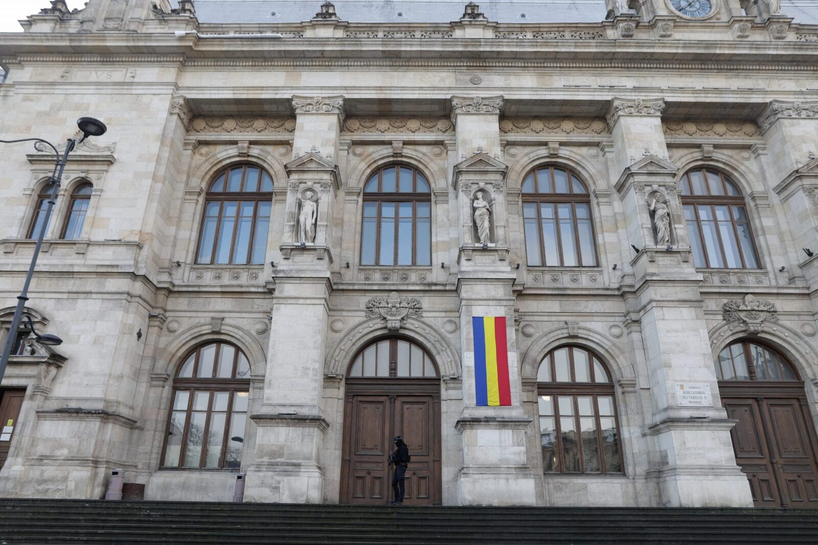 Curtea de Apel București a suspendat decizia CNA privind retragerea licenței Realitatea Plus Curtea de Apel București a suspendat, miercuri, decizia Consiliului Național al Audiovizualului (CNA) de retragere a licenței postului Realitatea Plus