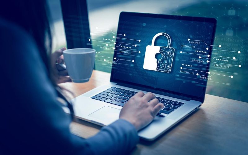 FBI, inclusiv SRI, Deconspiră O Rețea de Spionaj Cibernetic Rusă O rețea extinsă de atacuri cibernetice, orchestrată din Rusia, a fost perturbată de Biroul Federal de Investigații (FBI), cu ajutorul partenerilor internaționali, inclusiv Serviciul Român de Informații (SRI)