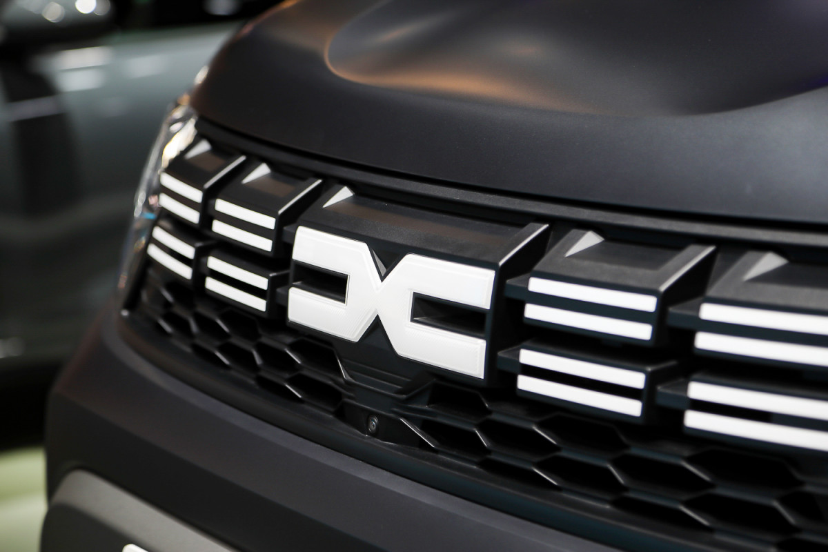 Dacia Duster face furori în Italia: SUV-ul românesc, lăudat pentru interiorul său modern