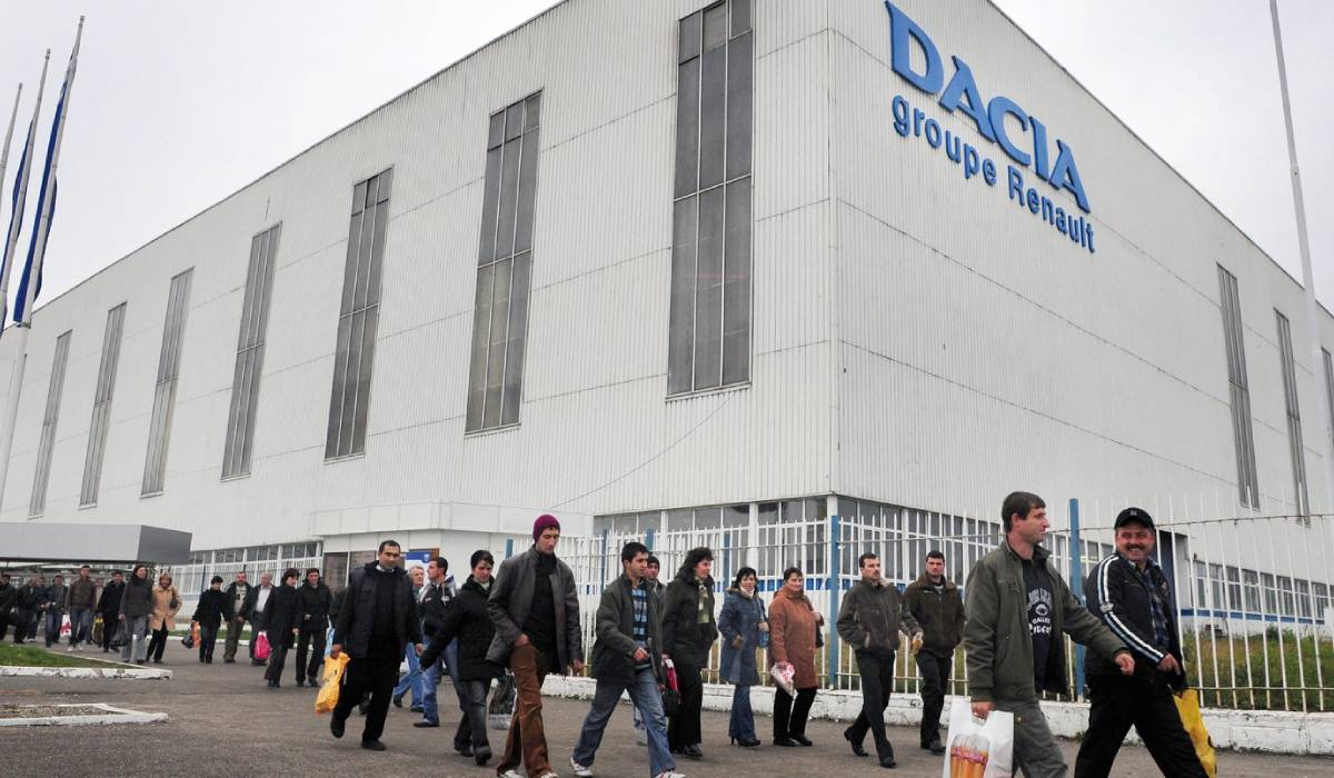 Renault dă afară masiv: Uzina Dacia Titu, în pericol din cauza austerității