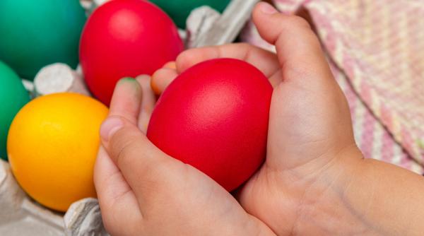 De ce ciocnim ouă roșii de Paști? Semnificația fascinantă a acestui obicei