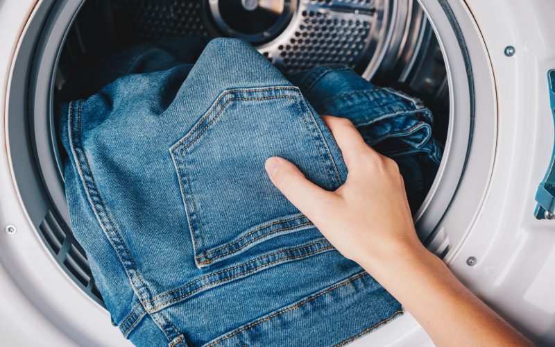 Cultură generală: Cât de des trebuie spălați blugii? Răspunsul te surprinde!