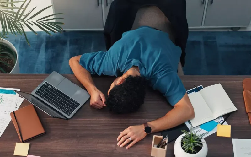 Angajat a dat în judecată firma: 500.000€ despăgubiri pentru zeci de luni fără concediu