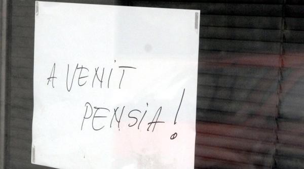 Criză pe piața muncii: 10 angajați susțin 14 pensionari. Manole: Deficit clar