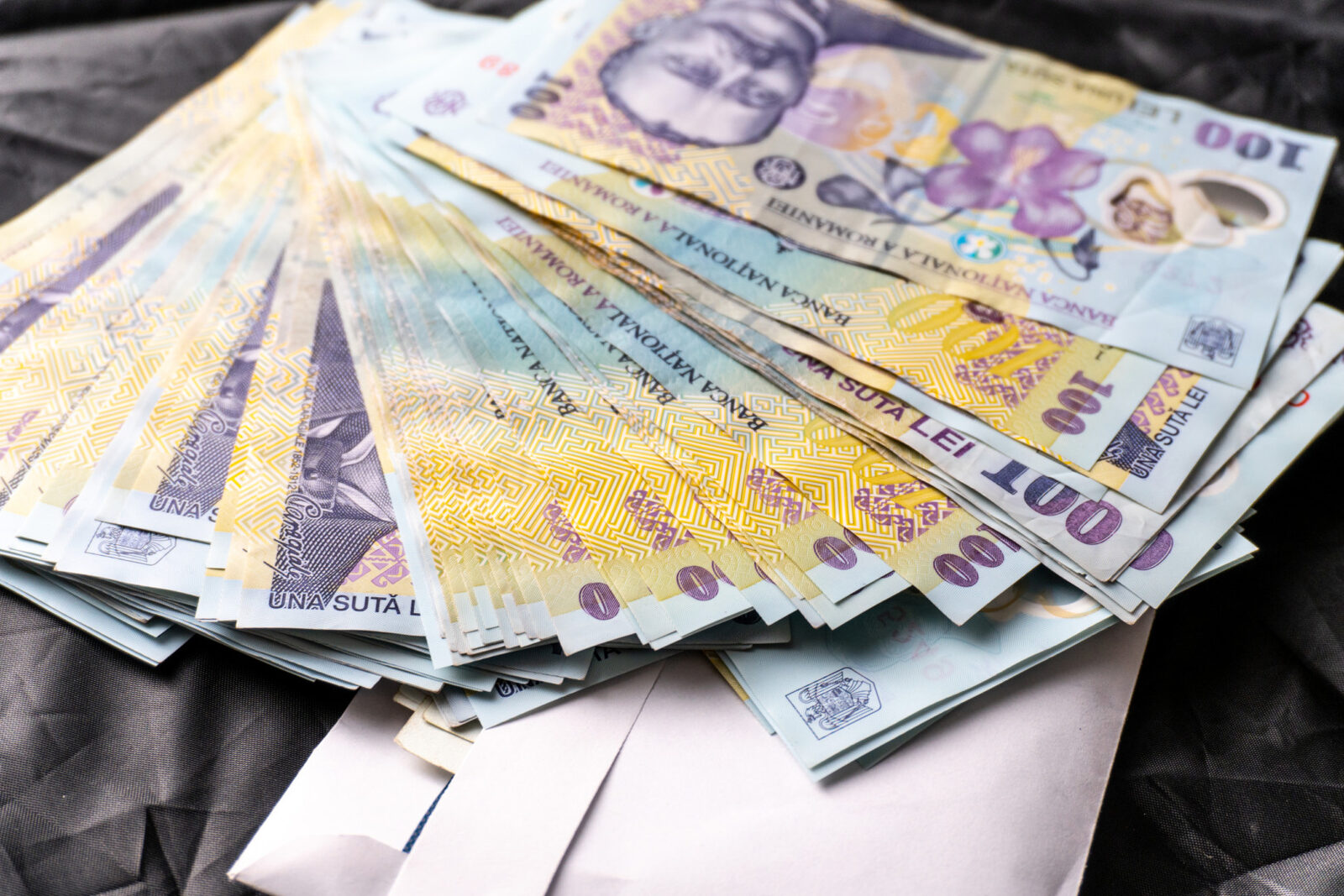Costurile împrumuturilor cresc: România, pe un drum periculos