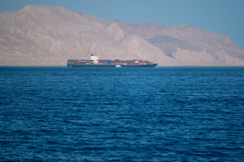 Iran: Navele sfidează blocada SUA din Strâmtoarea Ormuz, dezvăluie Bloomberg