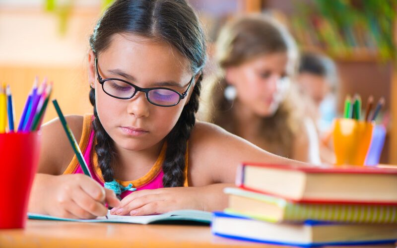 Elevii se întorc la școală miercuri: Cursuri până pe 20 iunie