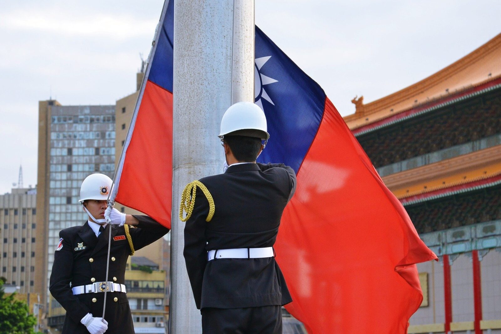 Taiwan: Zece acuzați de spionaj pentru Beijing, inclusiv militari activi